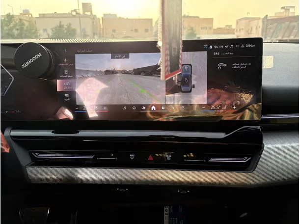 Car image 25