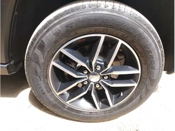 Car image 11