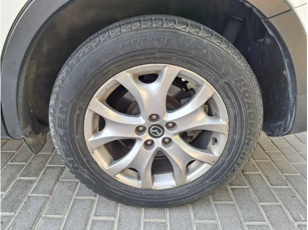 Car image 9