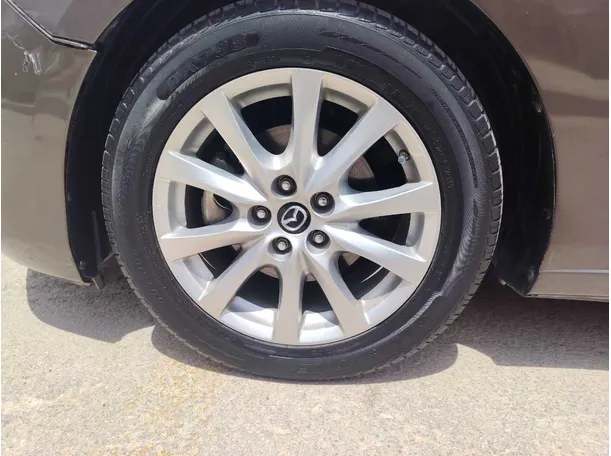 Car image 10