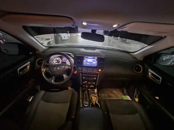 Car image 13
