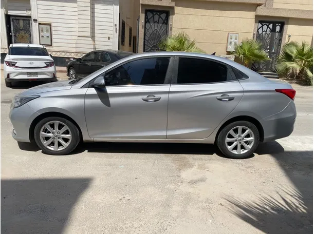 Car image 8