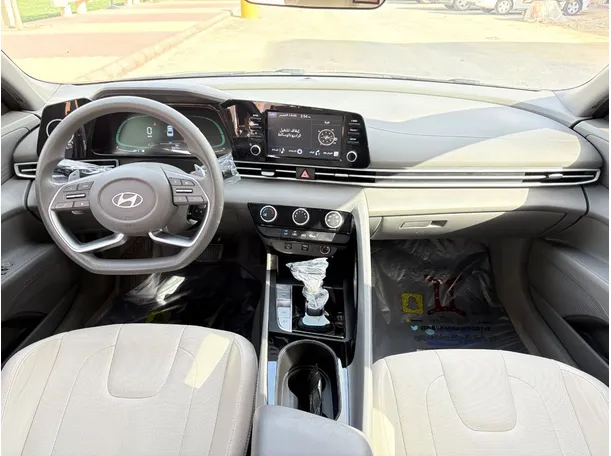 Car image 18