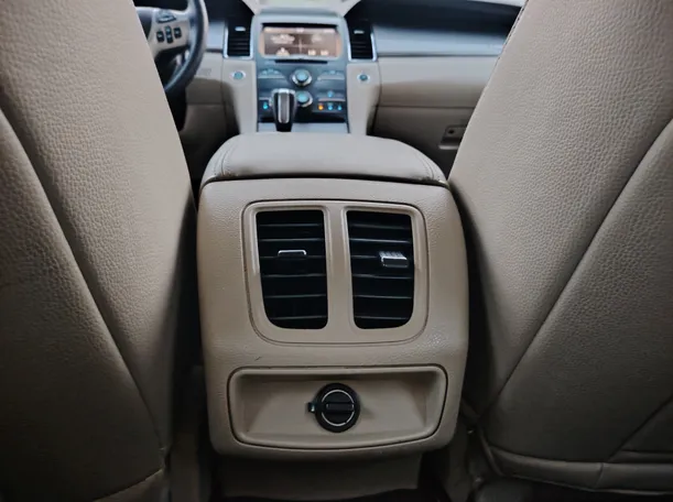 Car image 30