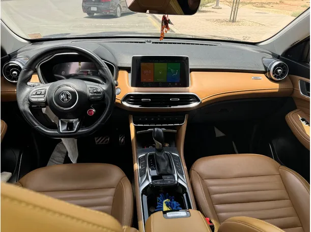 Car image 17