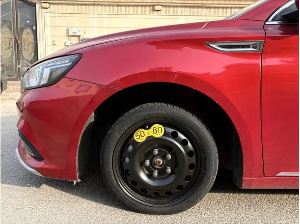 Car image 9