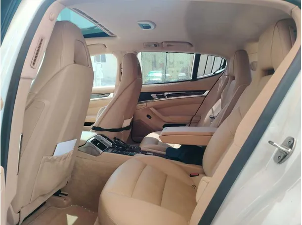 Car image 17