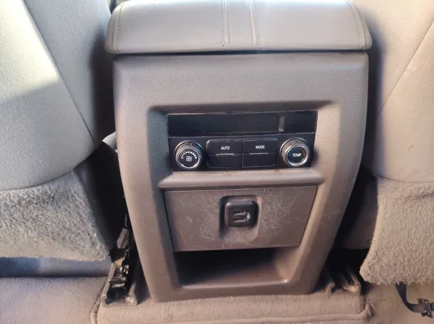 Car image 28