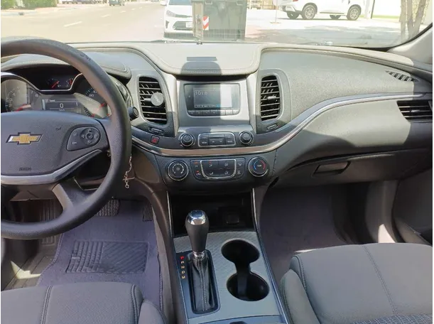 Car image 17