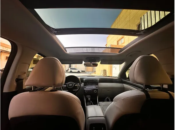 Car image 16