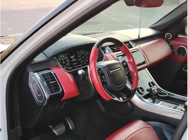 Car image 12