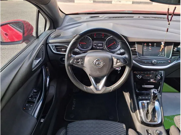 Car image 17