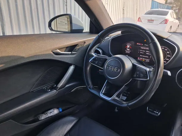 Car image 15