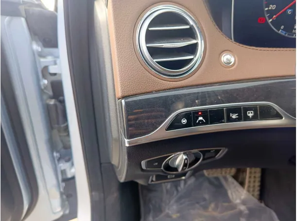 Car image 32