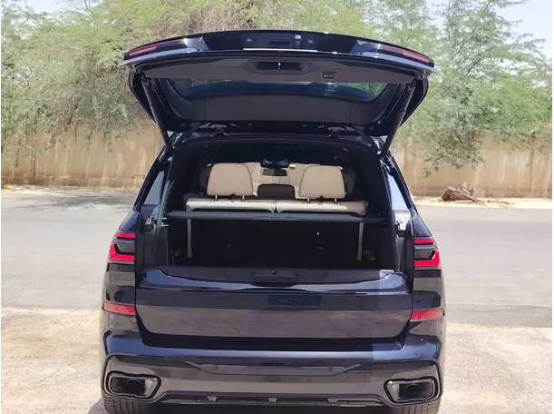 Car image 30