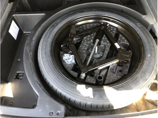 Car image 23