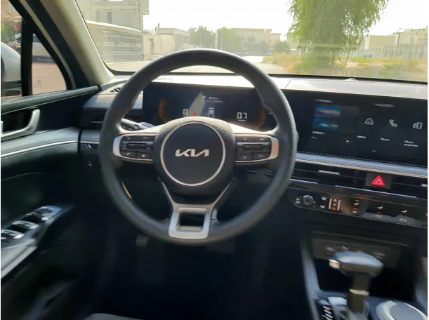 Car image 13