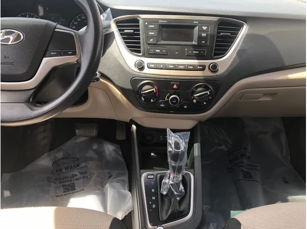 Car image 17