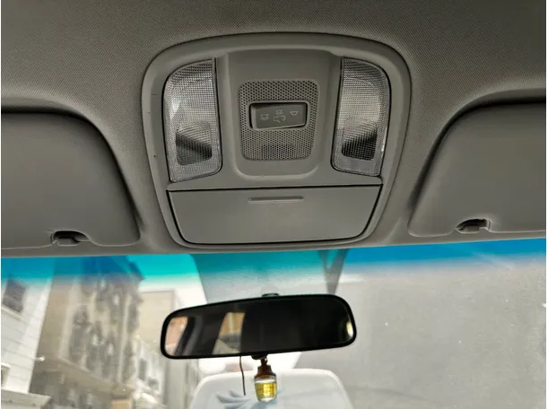 Car image 25