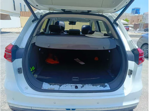 Car image 26