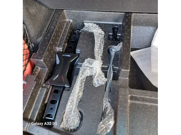 Car image 29
