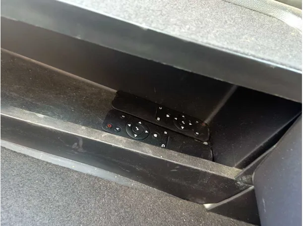 Car image 34