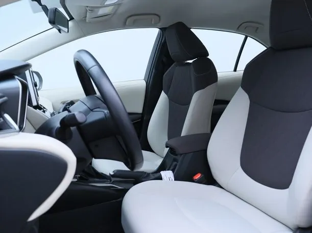 Car image 8