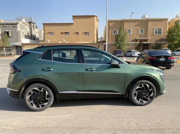 Car image 4
