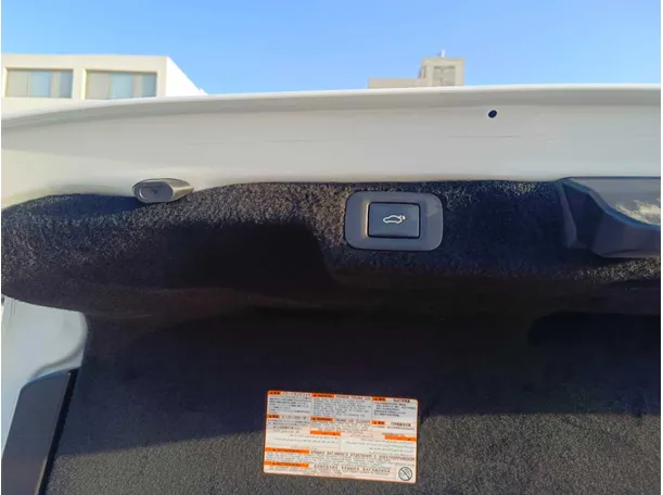 Car image 35