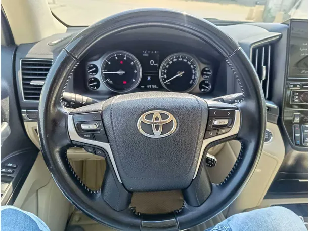 Car image 28