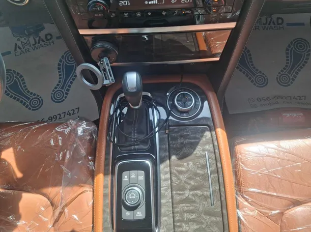 Car image 17