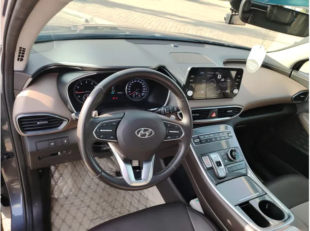 Car image 12