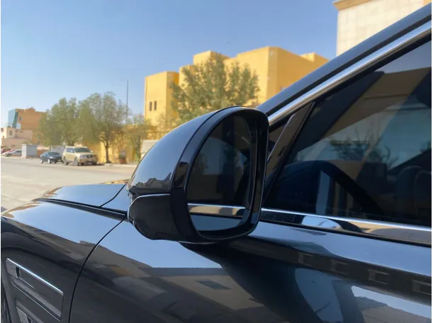 Car image 27