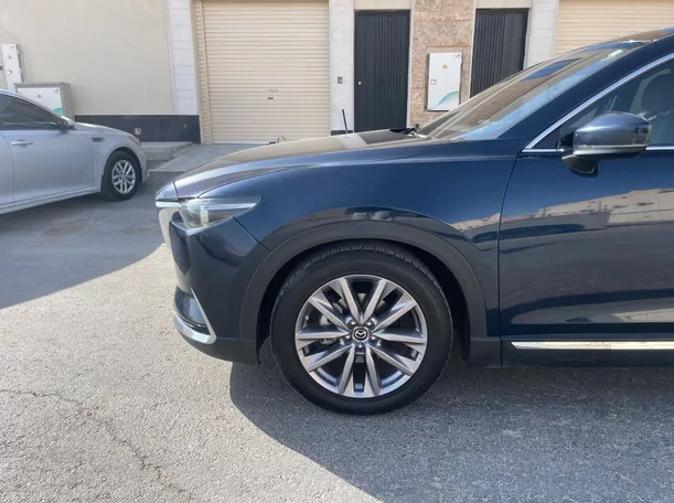 Car image 9