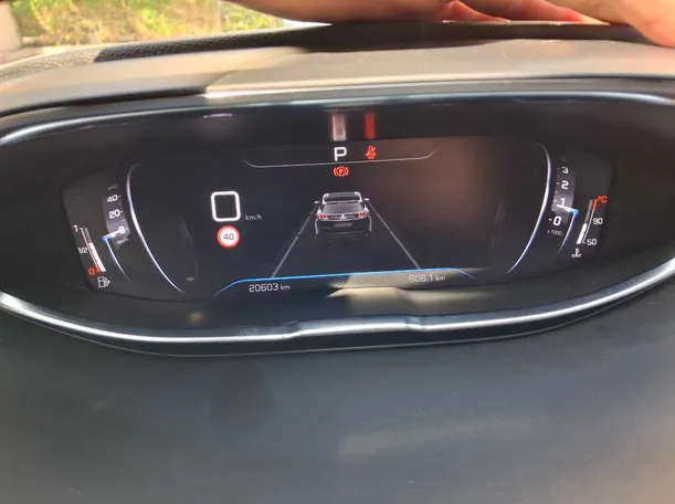 Car image 19