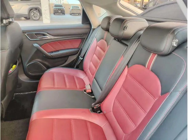 Car image 17
