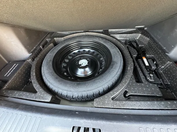 Car image 24
