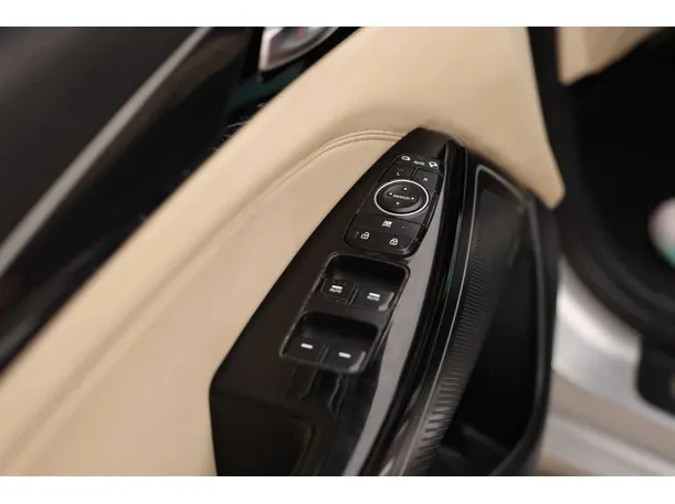 Car image 40