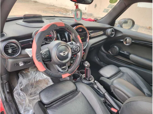 Car image 13