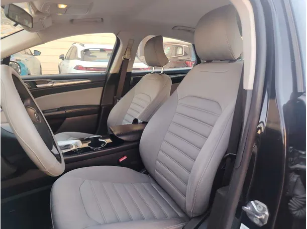 Car image 13