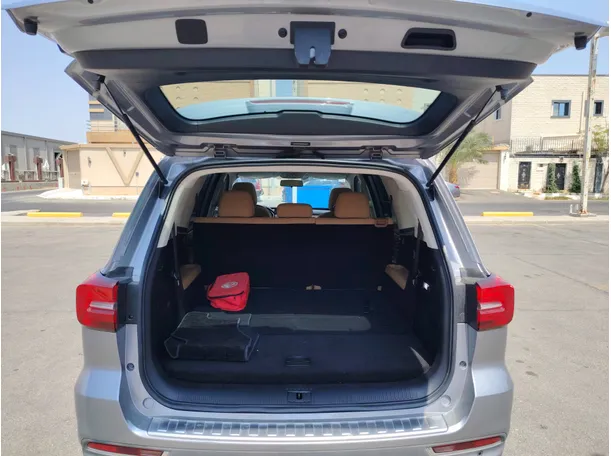 Car image 23