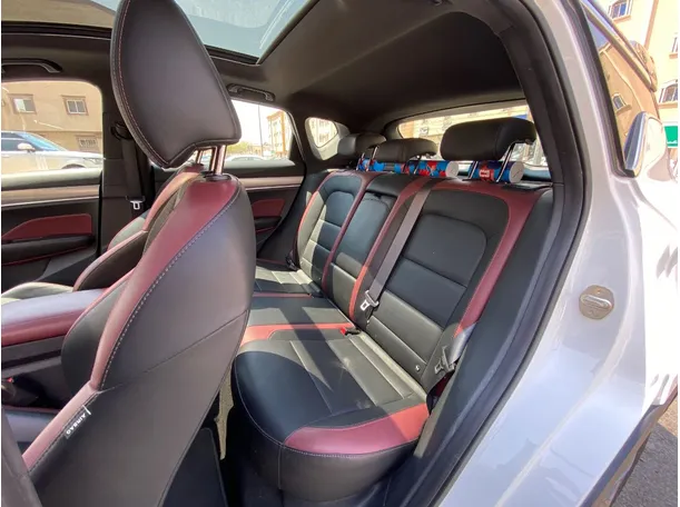 Car image 11
