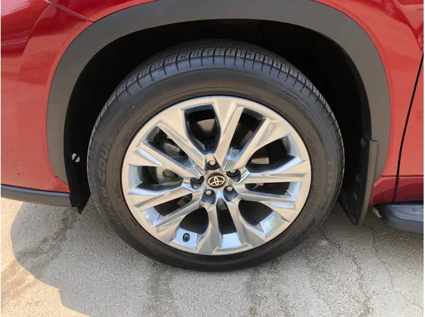 Car image 10