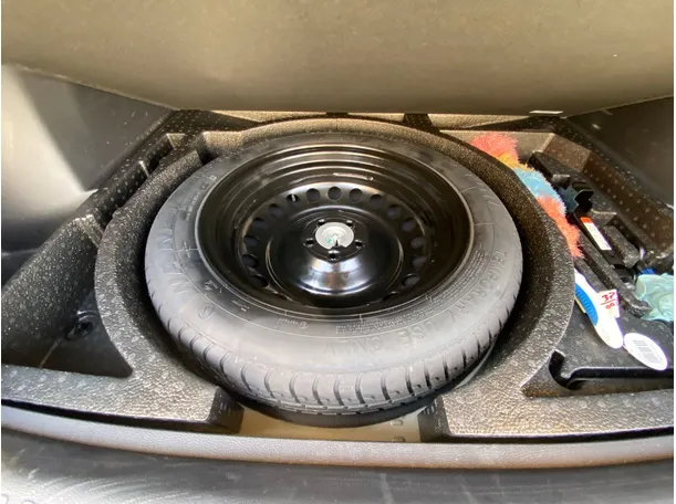 Car image 21