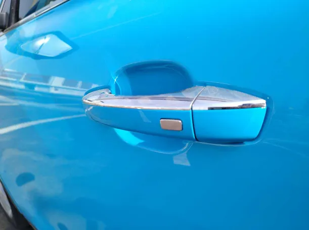 Car image 30