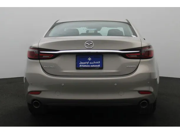 Car image 12