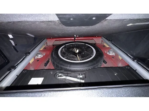 Car image 25