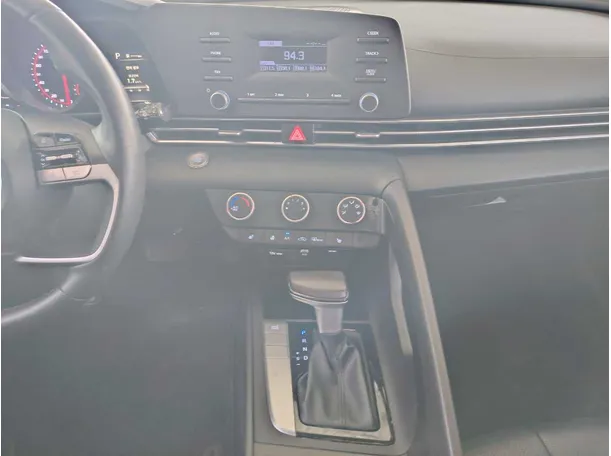 Car image 18