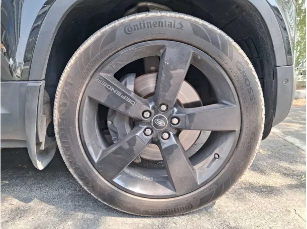 Car image 9