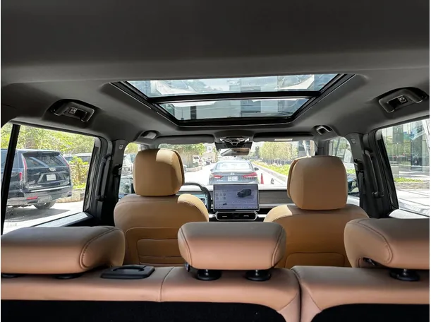 Car image 26